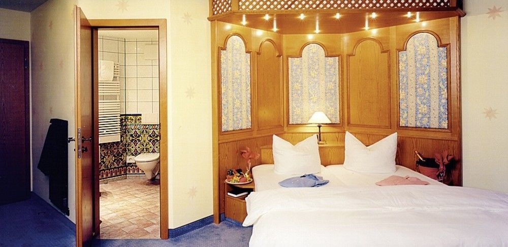 Hotel Spanischer Hof Groeditz ภายนอก รูปภาพ