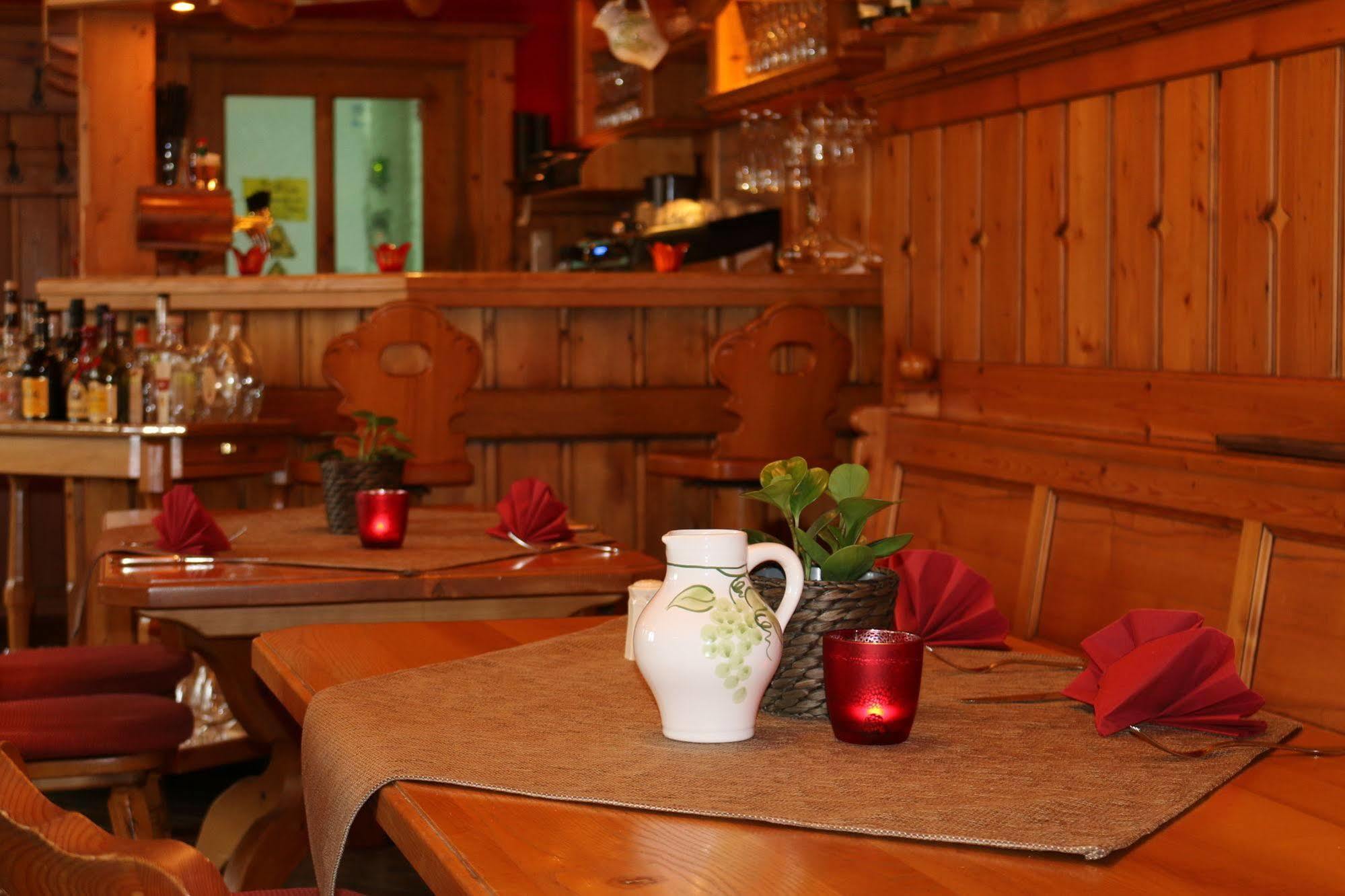 Hotel Spanischer Hof Groeditz ภายนอก รูปภาพ