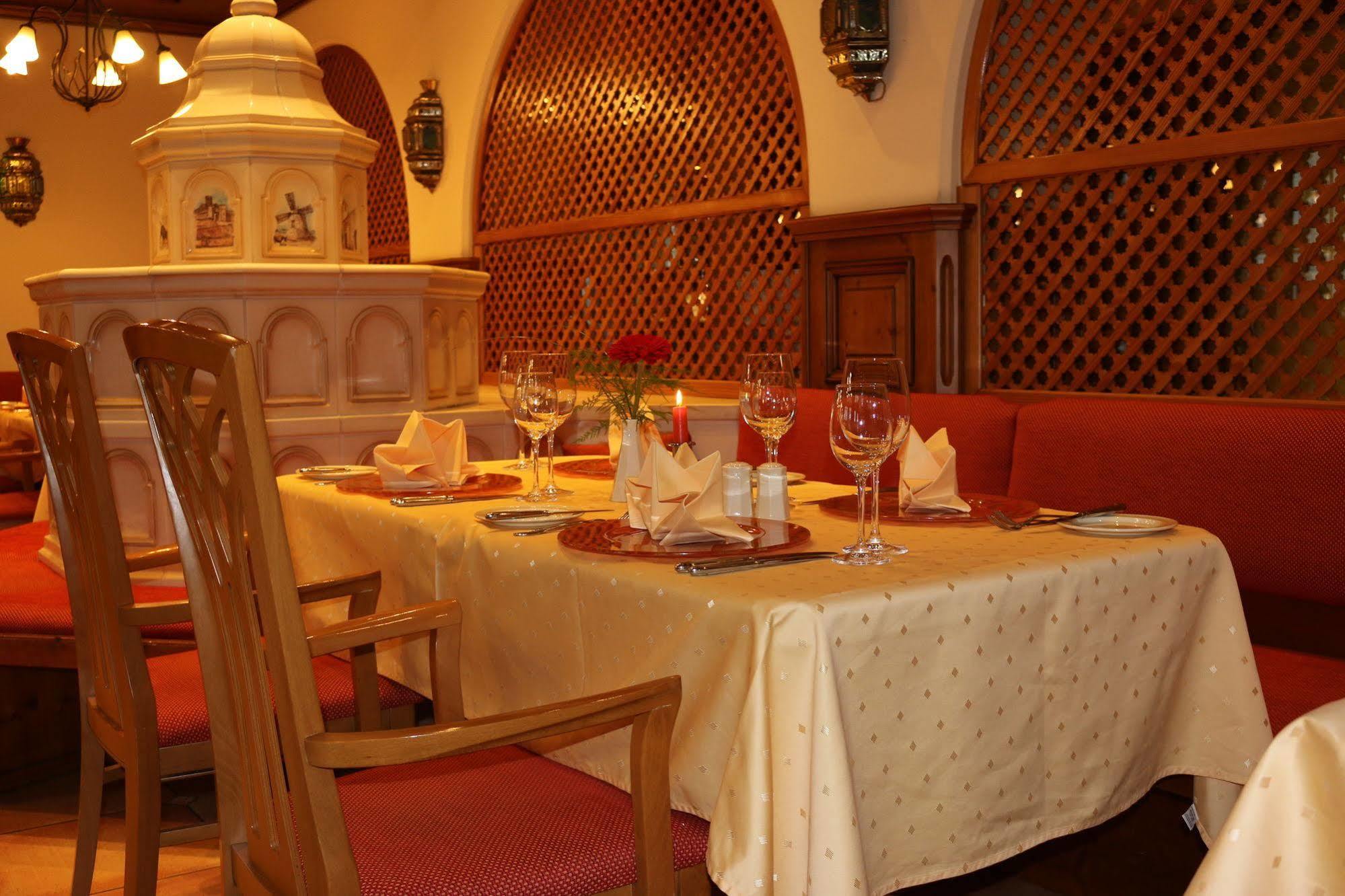 Hotel Spanischer Hof Groeditz ภายนอก รูปภาพ