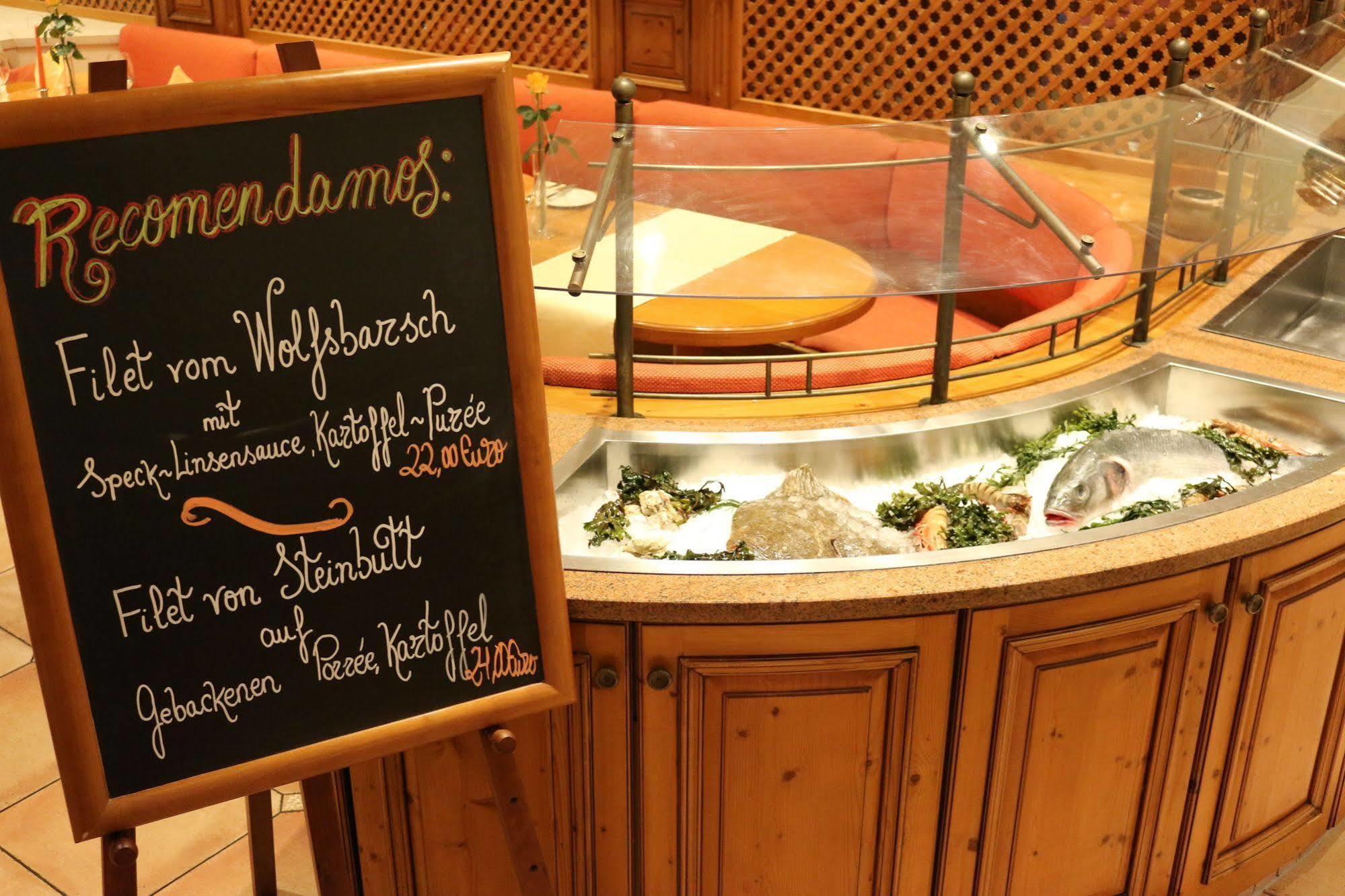 Hotel Spanischer Hof Groeditz ภายนอก รูปภาพ