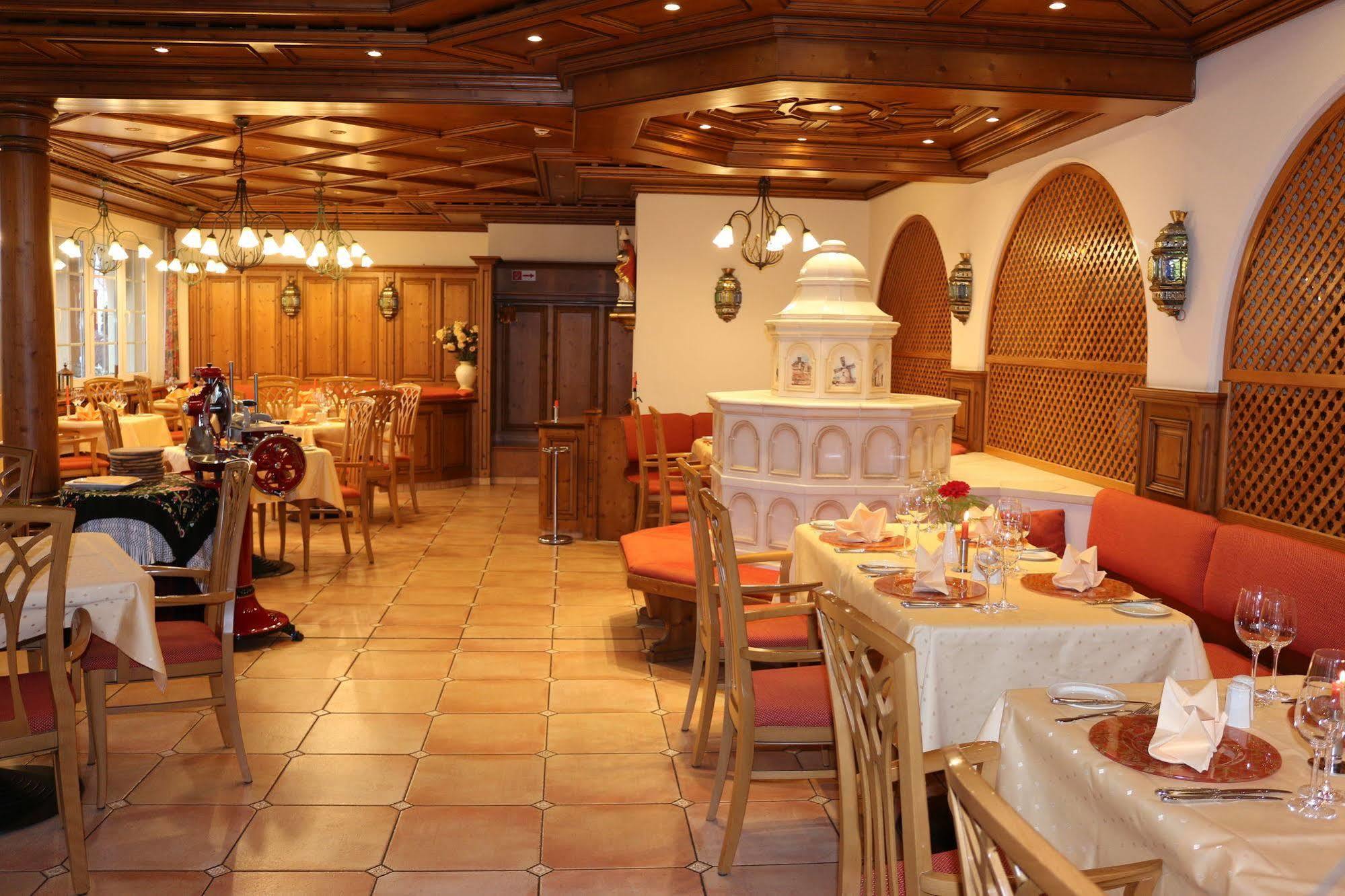 Hotel Spanischer Hof Groeditz ภายนอก รูปภาพ