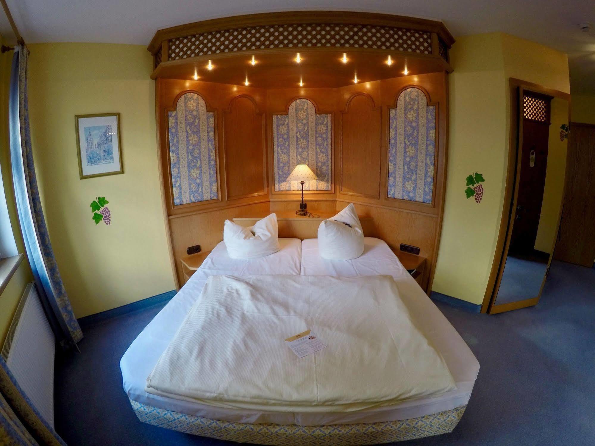 Hotel Spanischer Hof Groeditz ภายนอก รูปภาพ