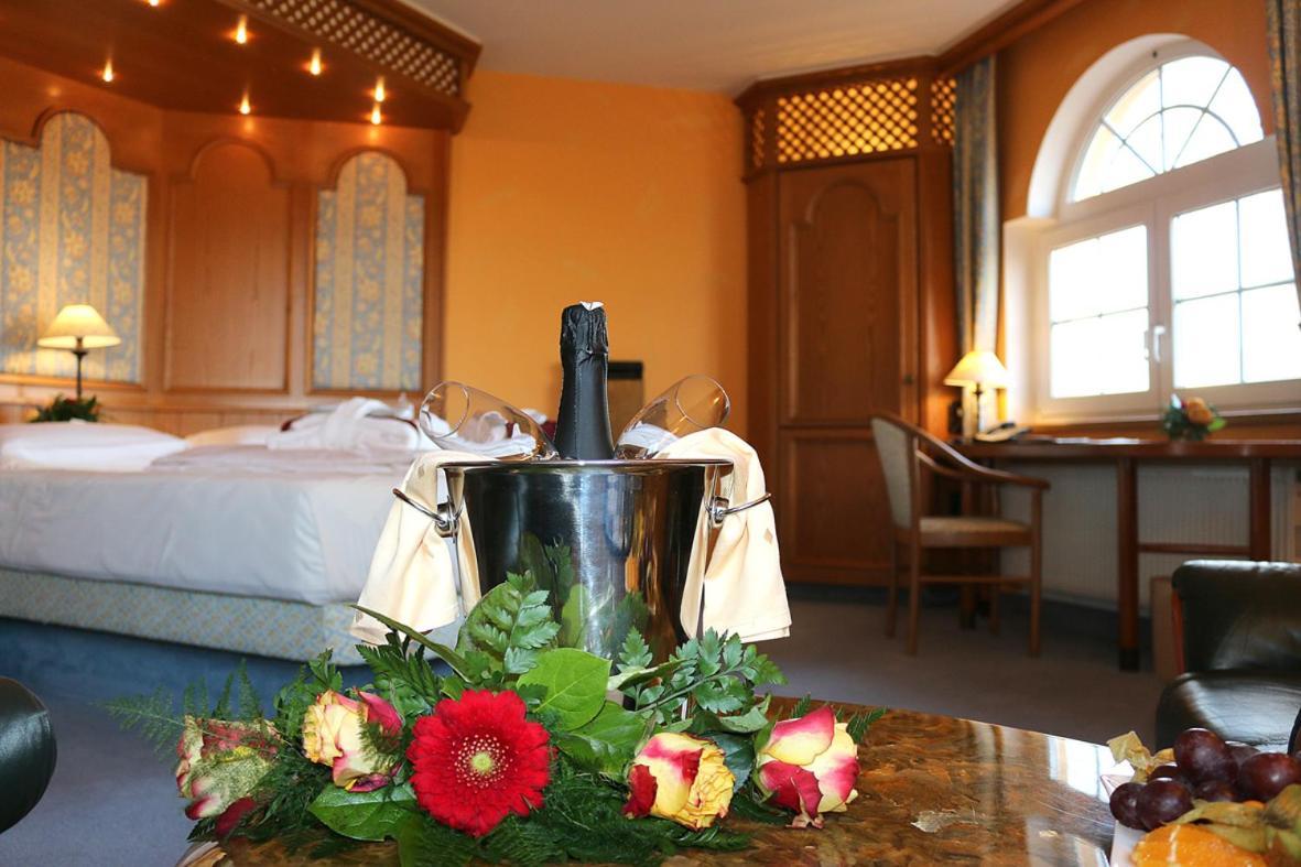 Hotel Spanischer Hof Groeditz ภายนอก รูปภาพ