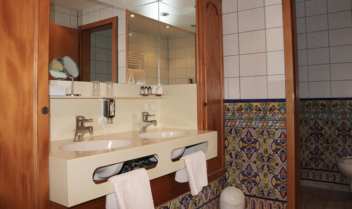 Hotel Spanischer Hof Groeditz ภายนอก รูปภาพ