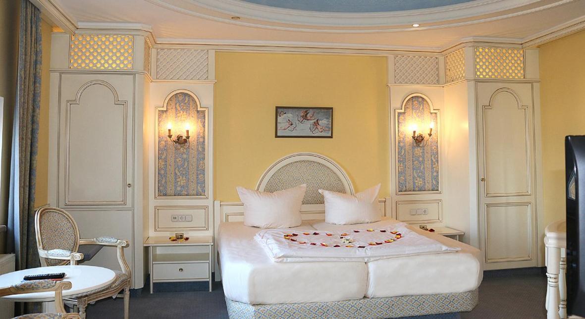 Hotel Spanischer Hof Groeditz ภายนอก รูปภาพ
