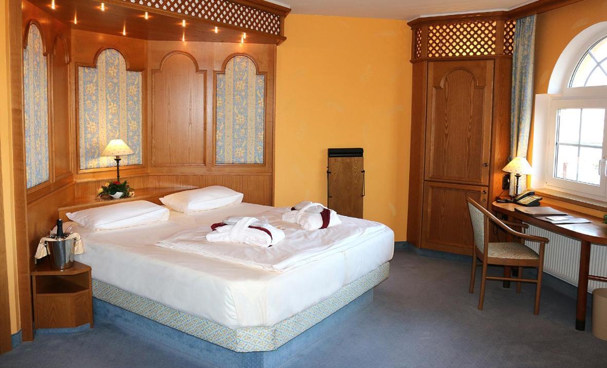 Hotel Spanischer Hof Groeditz ภายนอก รูปภาพ
