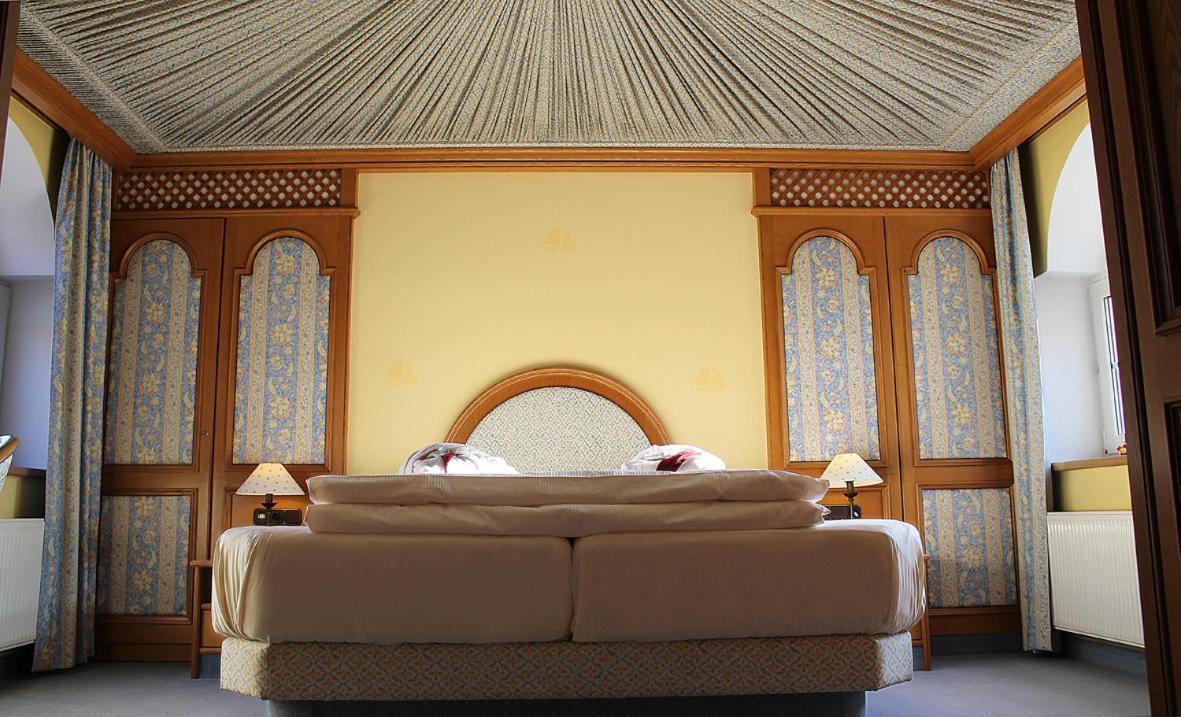 Hotel Spanischer Hof Groeditz ภายนอก รูปภาพ