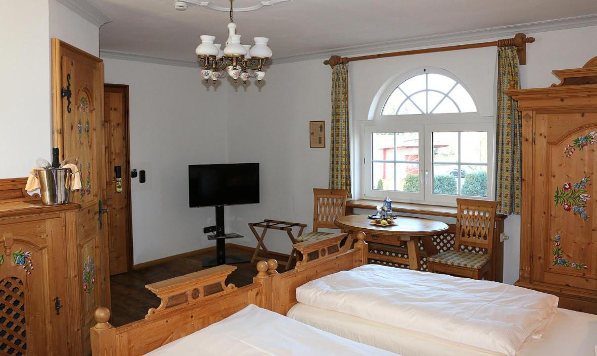 Hotel Spanischer Hof Groeditz ภายนอก รูปภาพ