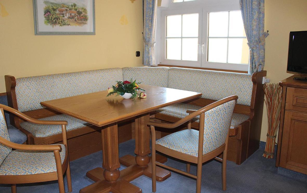 Hotel Spanischer Hof Groeditz ภายนอก รูปภาพ