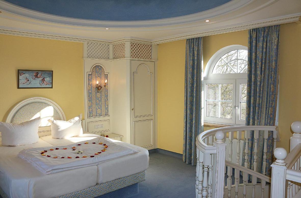 Hotel Spanischer Hof Groeditz ภายนอก รูปภาพ