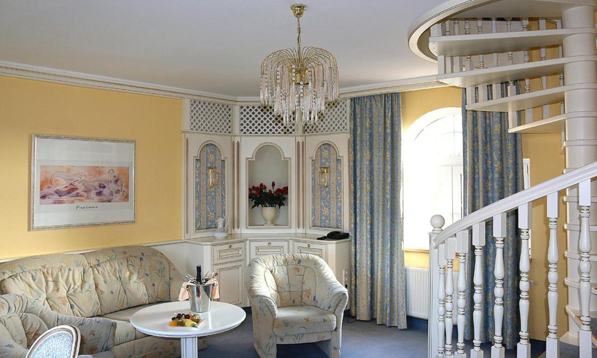 Hotel Spanischer Hof Groeditz ภายนอก รูปภาพ