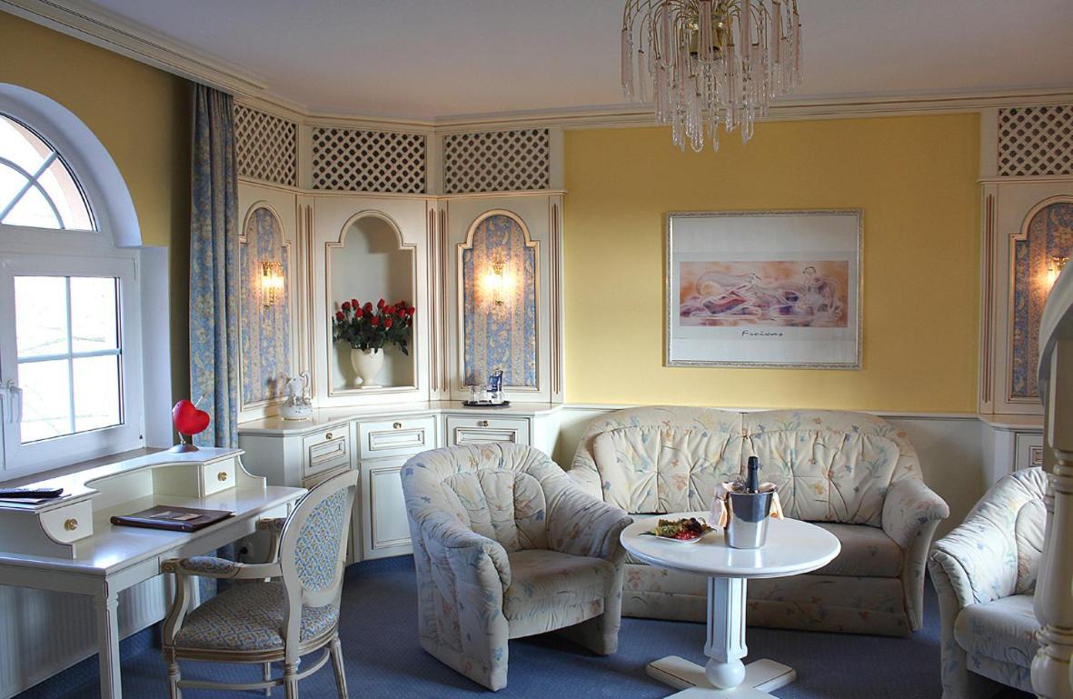 Hotel Spanischer Hof Groeditz ภายนอก รูปภาพ